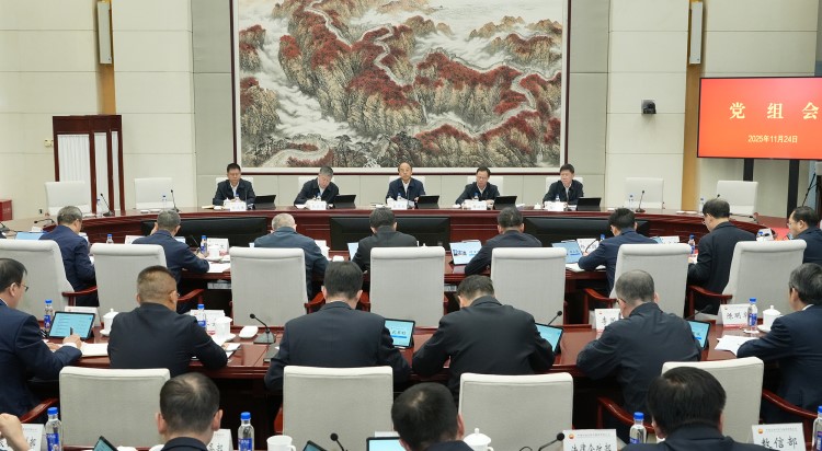 中国石油党组召开会议