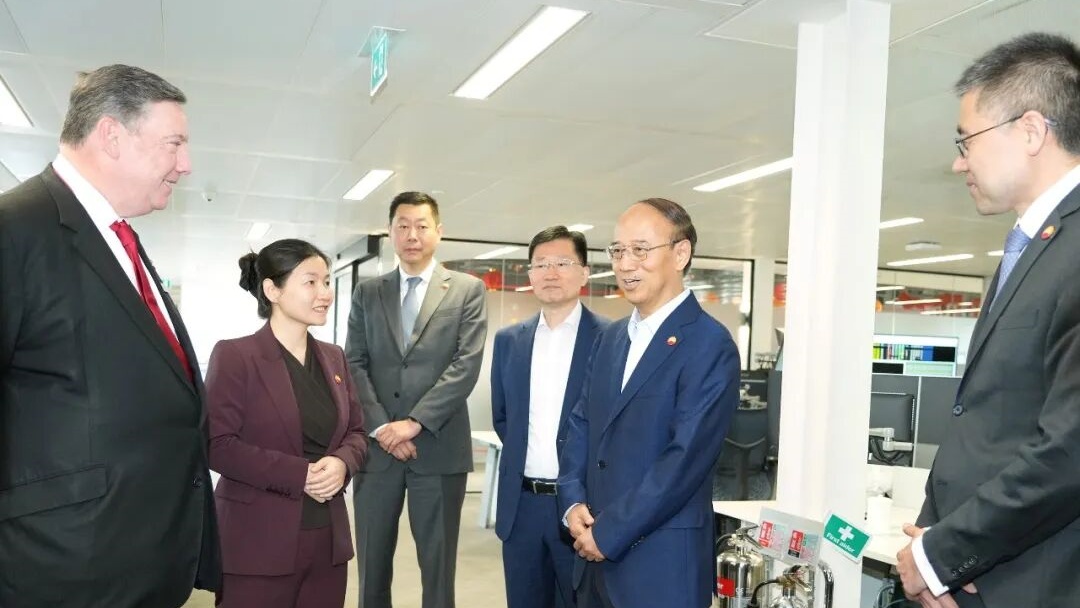戴厚良到驻欧洲部分企业调研
