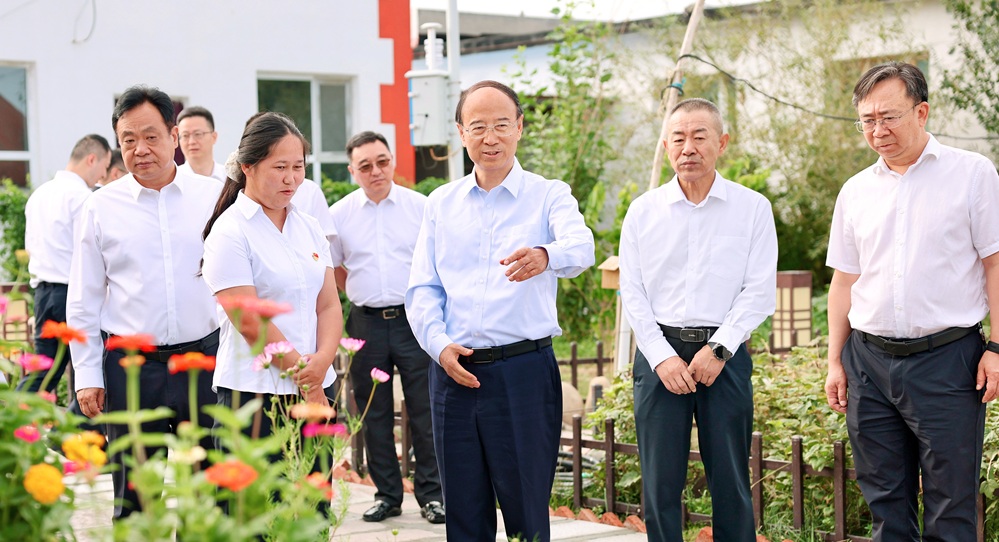 戴厚良到新疆青河县调研定点帮扶工作