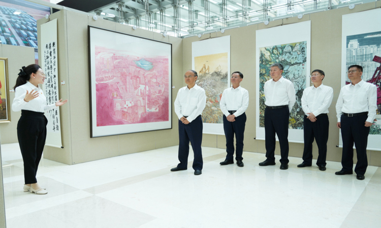 中国石油职工书画摄影集邮展和科技展在京开幕
